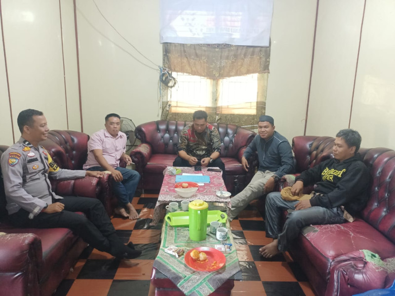 Bhabinkamtibmas Aipda Andromik Giat Laksanakan Cooling System Sosialisasikan Pilkada Damai 2024