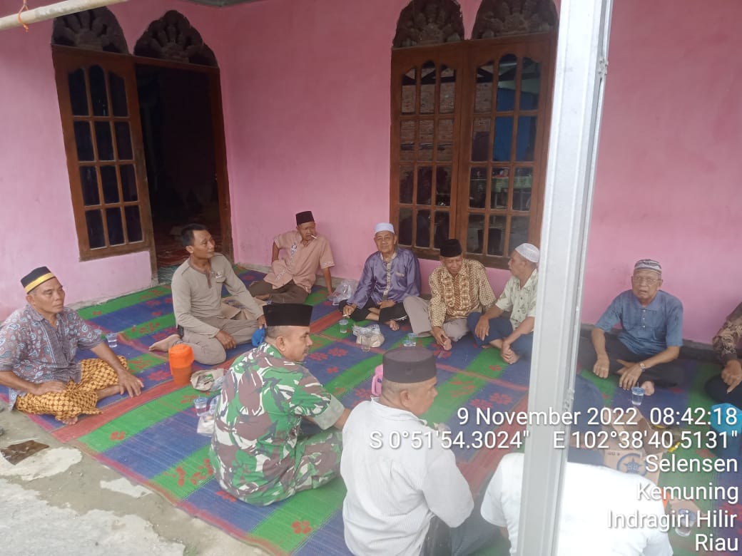 Melalui Komsos Jalin Hubungan Baik Bersama Warga dan Babinsa Koramil 09/Kemuning