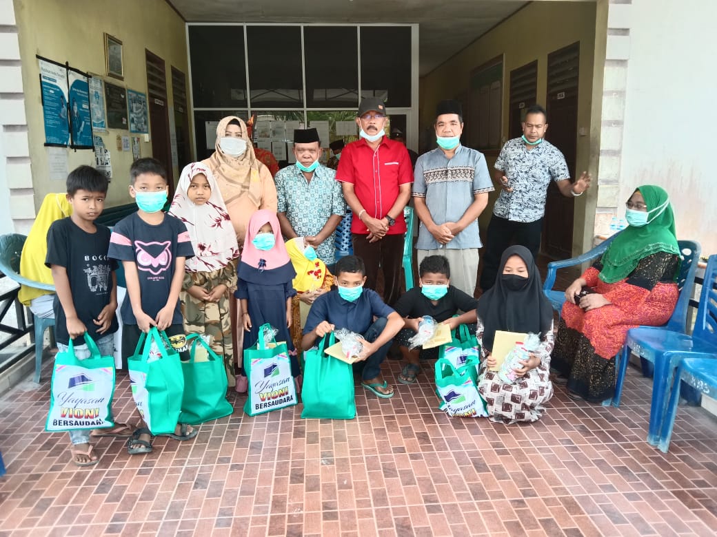 Berbagi Senyuman, YVB Salurkan Paket Sembako untuk Yatim di Kotabaru