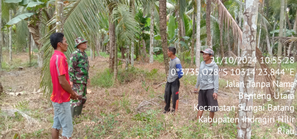 Cegah Kebakaran Hutan dan Lahan Melalui Patroli Bersama Babinsa Koramil 07/Reteh