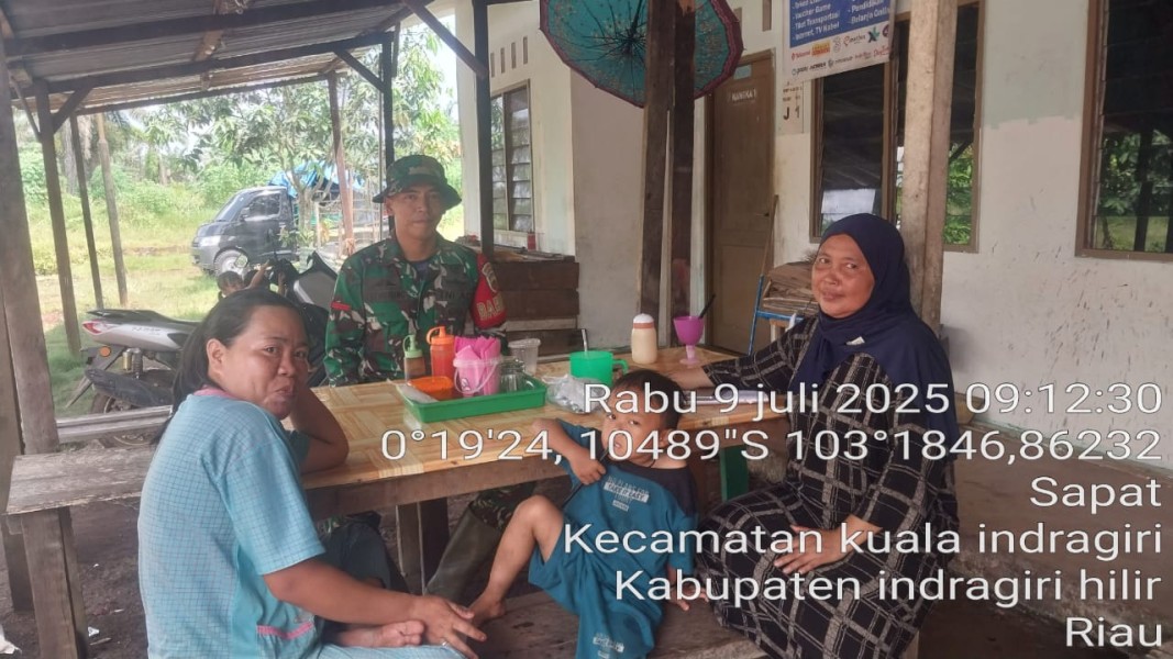 Pratu Jimmy Sembering Lakukan Komsos Bersama Warga di Desa Binaan