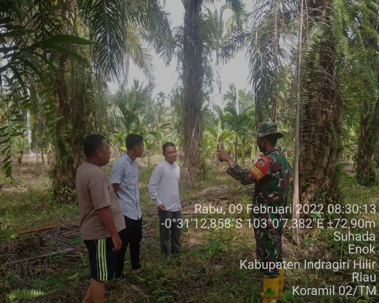 Untuk Mencegah Kebakaran, Babinsa Koramil 02/Tanah Merah Lakukan Patroli Karhutla di Desa Suhada