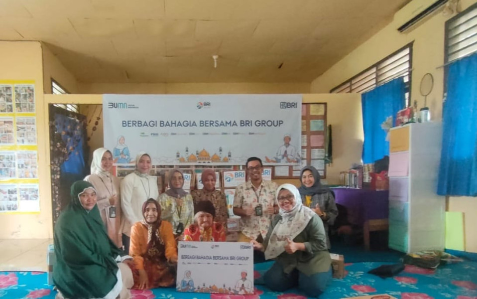 Berbagi Bahagia, BRI Branch Office Tembilahan  Bagikan  Paket Sembako