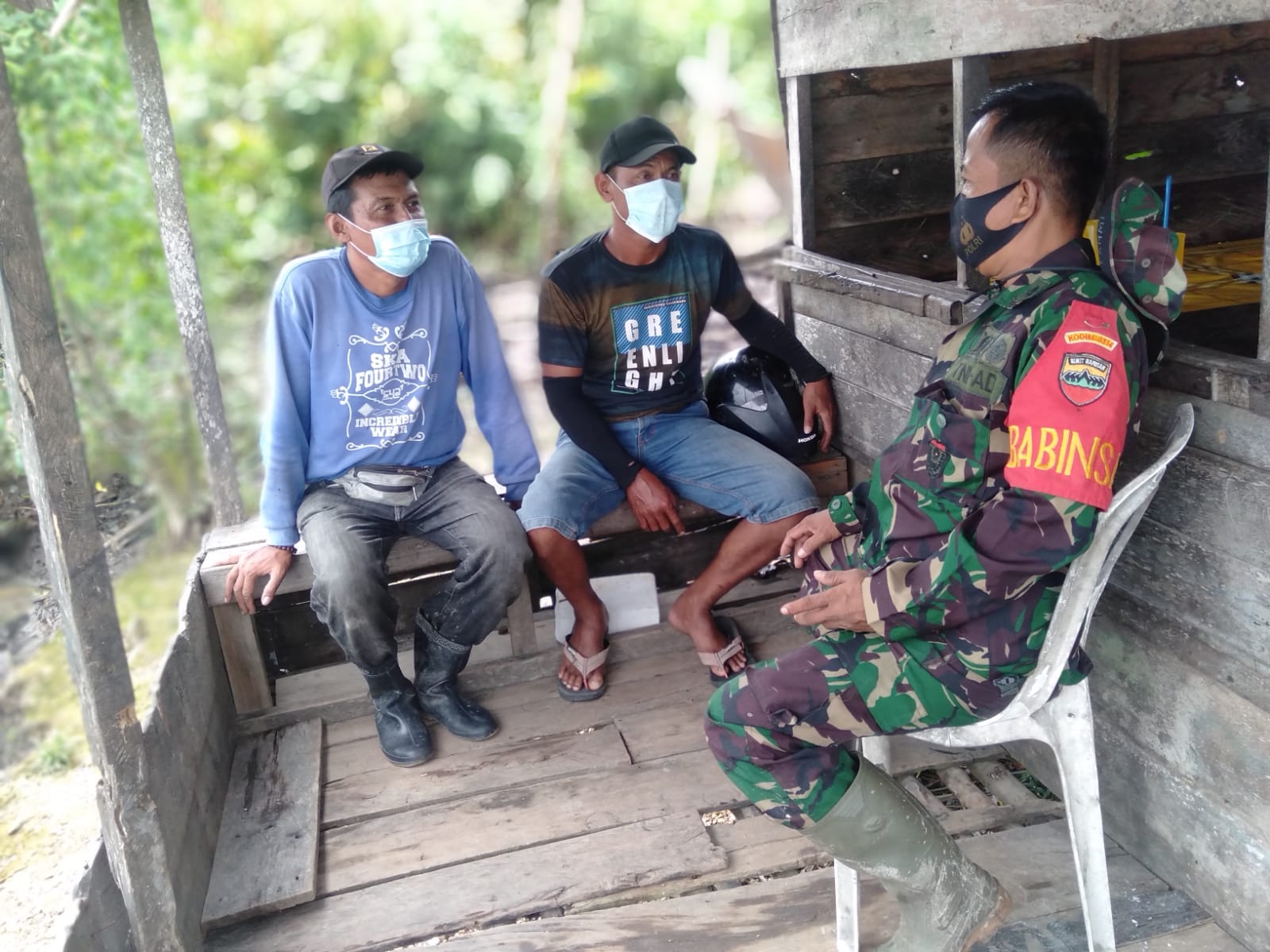 Jelang Pilkades, Babinsa Sungai Buluh Himbau Masyarakat untuk Tetap Bersatu Walau Berbeda Pilihan