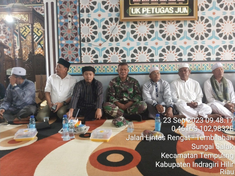 Dekatkan Diri Dengan Ulama dan Warga Babinsa 03/Tpl Hadiri Peringatan Maulid Nabi Muhammad SAW Di Desa Binaan