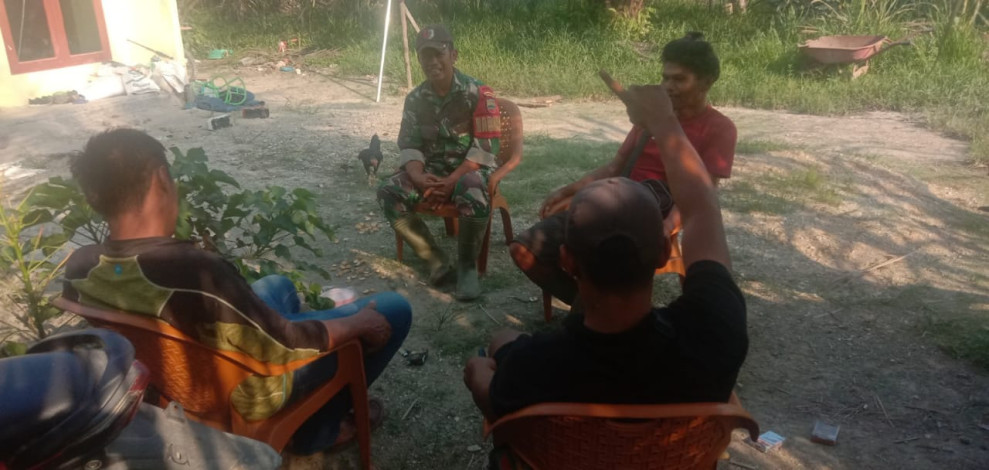 Ciptakan Masyarakat Yang Harmonis Melalui Komsos Bersama Babinsa Koramil 09/Kmg