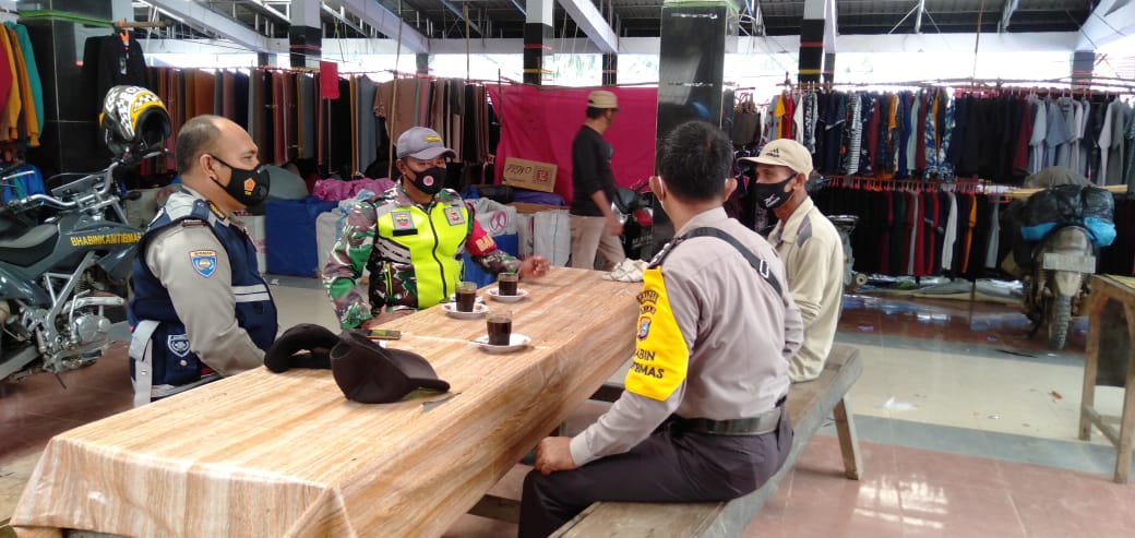 Selalu Kompak, Babinsa Dan Bhabinkamtibmas Komsos Bersama di Keritang Hulu