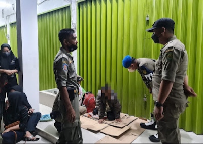 Tim URC Bantu Warga Sakit Kembali Ke Rumahnya