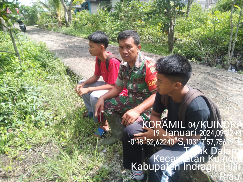 Babinsa Serda Erwin Savitri Berupaya Untuk Terus Jalankan Nilai-nilai Pancasila di Desa Teluk Dalam