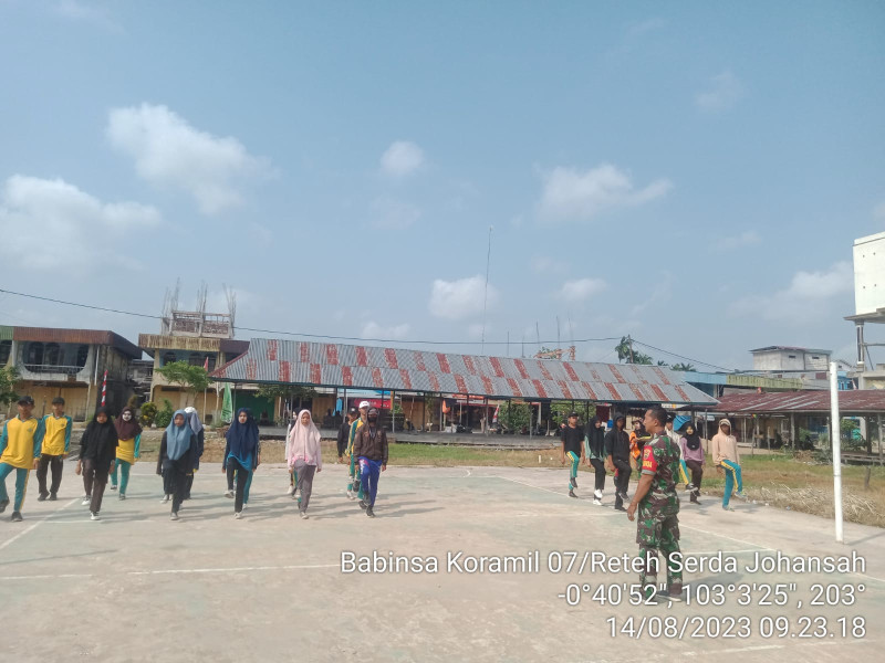 Babinsa Koramil 07/Reteh Terus Berikan Dorongan dan Motivasi Kepada Pasukan Paskibra