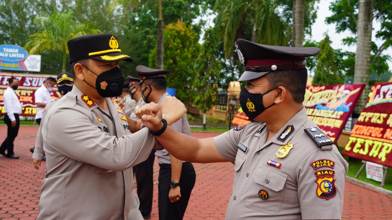 Kapolres Siak Pimpin Upacara Korp Raport Kenaikan Pangkat 82  Personel Polres Siak