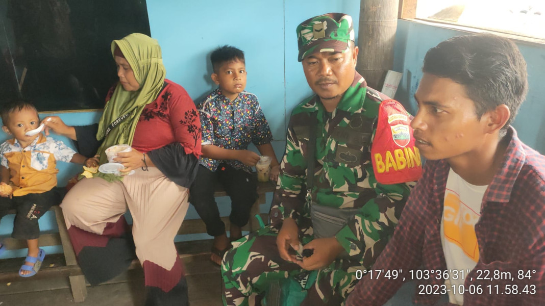 Bentuk Kedekatan Babinsa Koramil 10/Pelangiran Dengan Warga Agar Dapat Saling  Tolong Menolong Antar Sesama