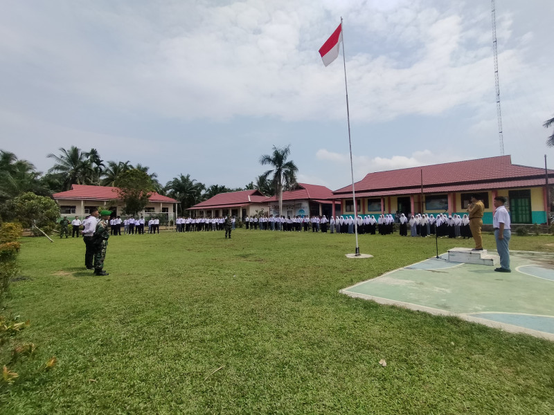 Batih Ops Kodim 0314/Inhil Berikan Wawasan Kebangsaan Bersama Siswa/i SMK Negeri 1 Kempas