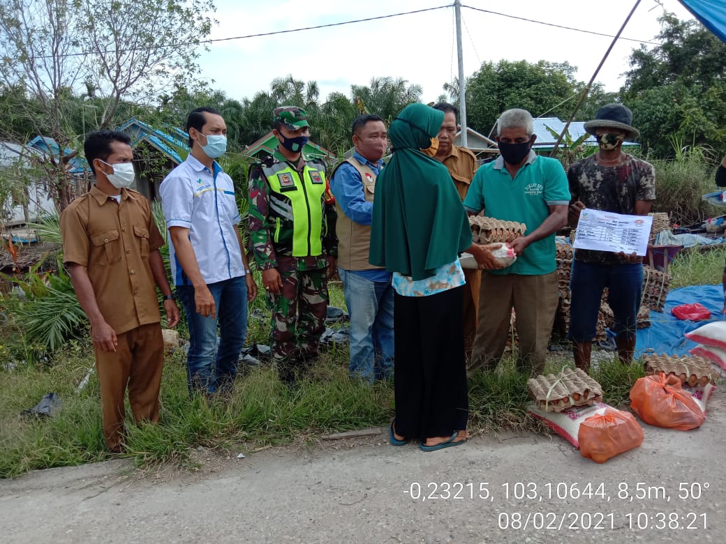 Penyaluran BPNT di Sungai Rawa, Babinsa Lakukan Pendampingan