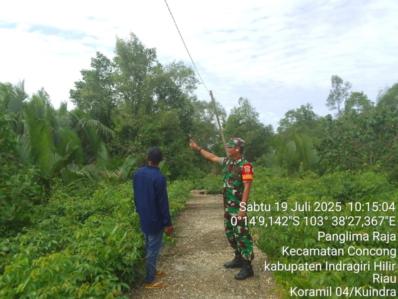 Waspadai Kebakaran, Babinsa Koramil 04/KDR Patroli Sekaligus Sosialisasi Karhutla