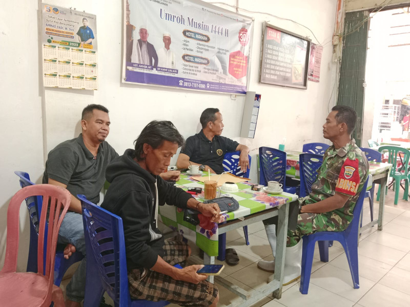 Babinsa Koramil 09/Kmg Himbau Agar Jaga Kebersihan dan Ketertiban di Lingkungan