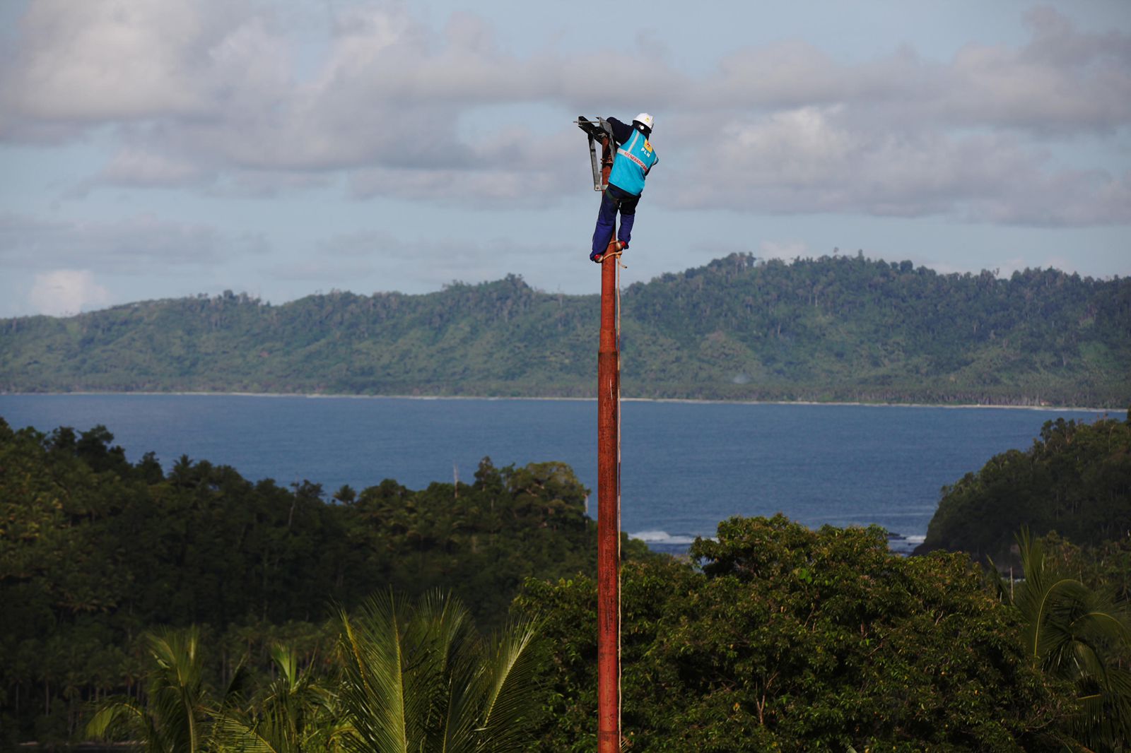 PLN melistriki 113 Desa Terpencil yang Tersebar di Kepulauan Riau, Kalimantan Utara dan NTT