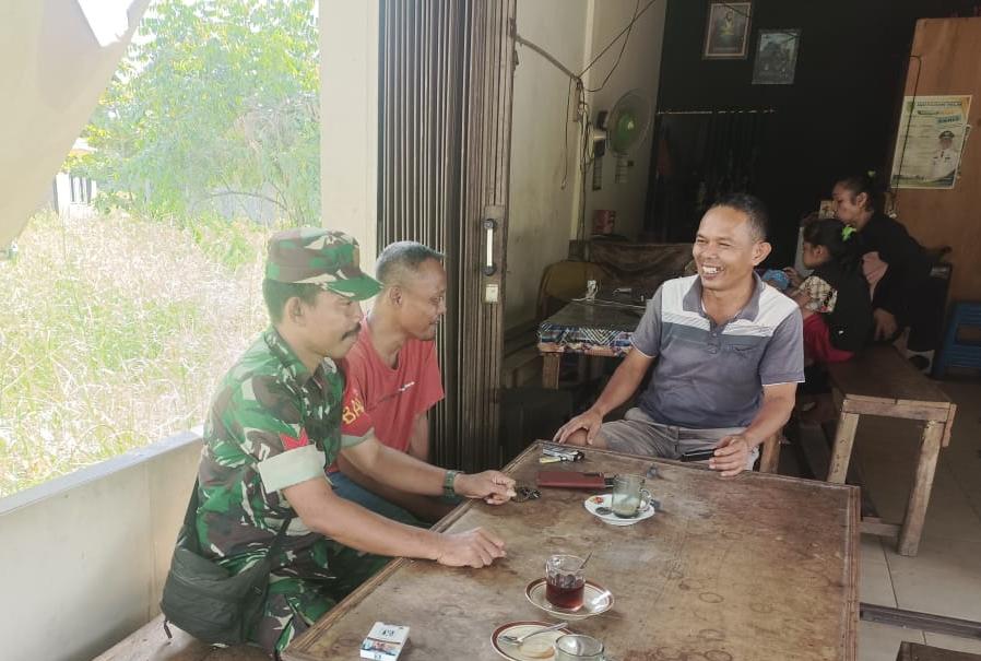 Melalui Komsos, Babinsa Koramil 03/Tpl Himbau Masyarakat Ikut Sukseskan Pilkada Damai 2024