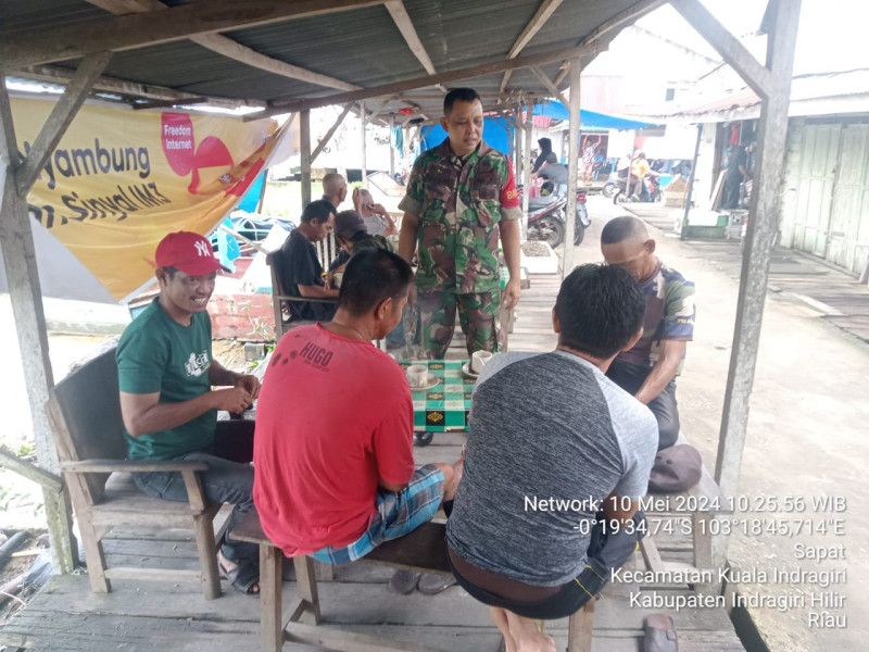 Wujudkan Kebersamaan Melalui Komsos Dengan Babinsa Koramil 04/Kuindra