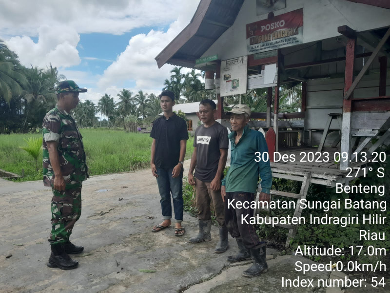 Koramil 07/Reteh Dalam Komsos Bersama Masyarakat Untuk Jaga Norma-norma Pancasila