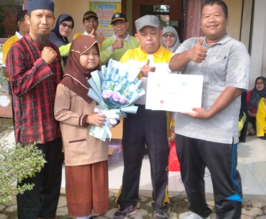 Siswi di Inhu ini Raih Medali Perunggu Pada Olimpiade MIPA dan Bahasa Inggris tingkat SD/MI se Indonesia Siswi di Inhu ini Raih Medali Perunggu Pada Olimpiade MIPA dan Bahasa Inggris tingkat SD/MI se Indonesia