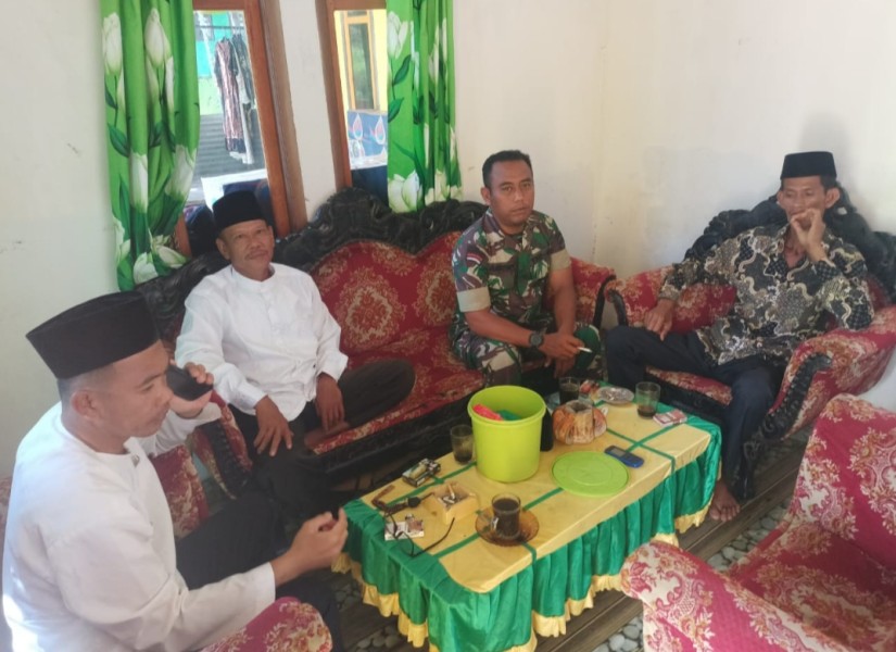 Babinsa Koramil 07/Reteh Dukung Kerjasama dengan Masyarakat di Kecamatan Reteh