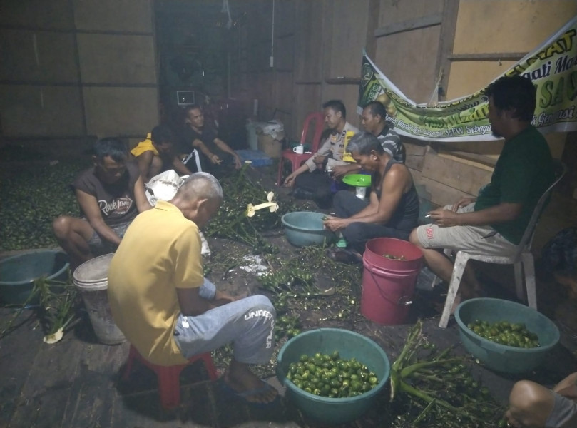 Bhabinkamtibmas Desa Pungkat Ajak Masyarakat Untuk Jaga Keamanan dan Ketertiban Lingkungan