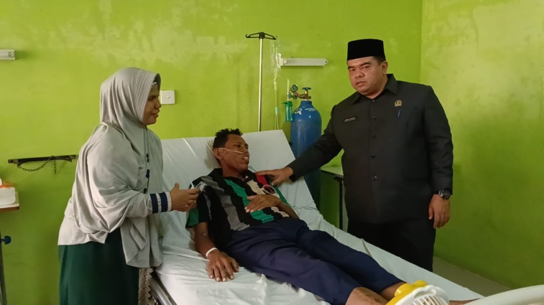 Tersentuh Kisah Qoriah Tuna Netra, Ketua DPRD Inhu Bantu Suami yang Terbaring Sakit Tersentuh Kisah Qoriah Tuna Netra, Ketua DPRD Inhu Bantu Suami yang Terbaring Sakit