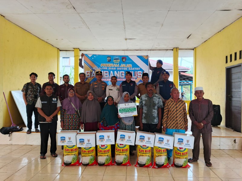 Kolaborasi Sat Polairud Polres Pelalawan dan Baznas Kab. Pelalawan dalam Program JALUR untuk Membantu Warga Pesisir Perairan