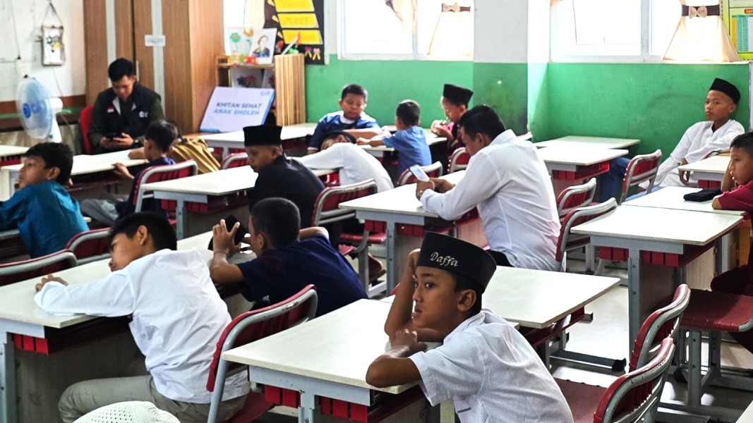 PLN dan IZI Gelar Khitan Massal, 97 Anak Kurang Mampu Ikuti Program Khitan Sehat Anak Sholeh PLN dan IZI Gelar Khitan Massal, 97 Anak Kurang Mampu Ikuti Program Khitan Sehat Anak Sholeh