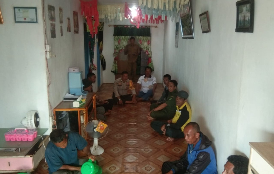 Personil Polsek Gaung Secara Aktif Melakukan Sosialisasi dan Edukasi Pemilu Damai