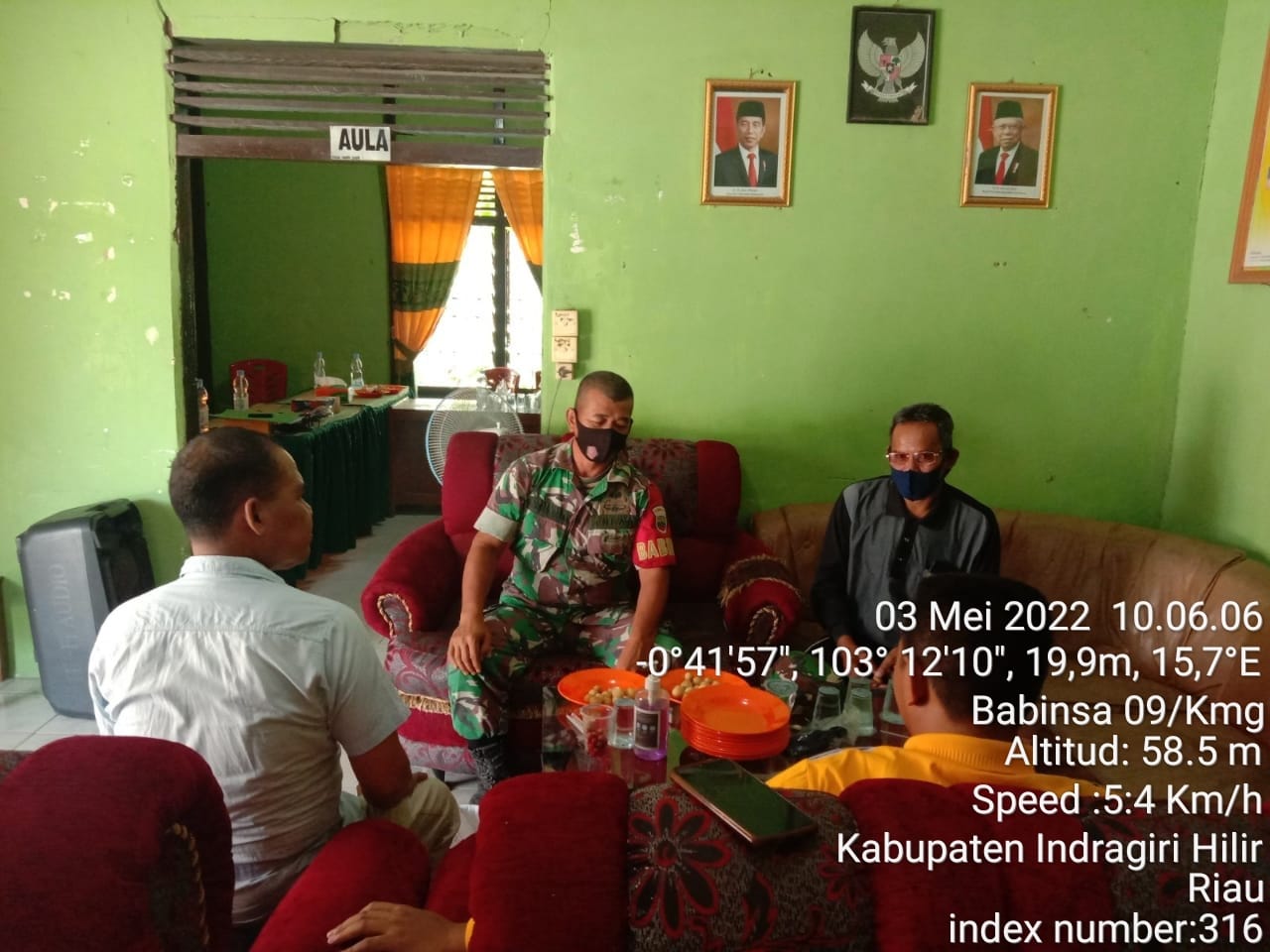 Sertu Adenan Hayat Terus Meningkatkan Komsos Bersama Warga Desa Binaan