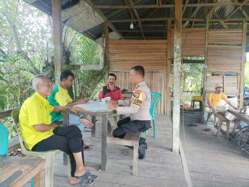 Bhabinkamtibmas Desa Teluk Pantaian Berikan Sosialisasi Serta Edukasi Cegah Karhutla