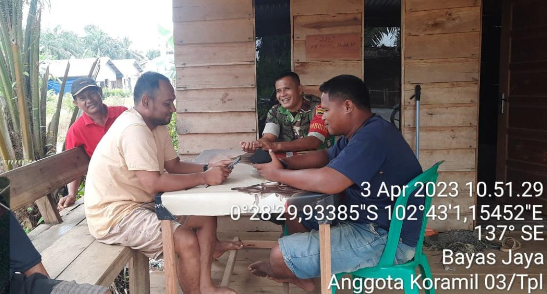 Babinsa 03/Tpl Sambangi Warga Dusun Teluk Bagus Himbau Kamtibmas