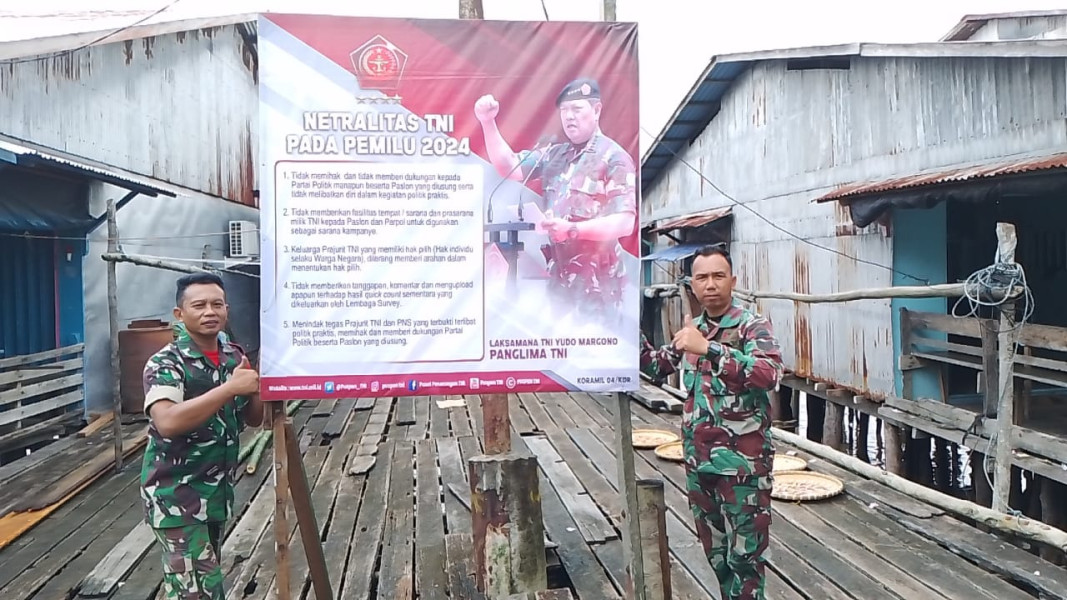 Koramil 04/Kuindra Lakukan Pemasangan Baliho NETRALITAS TNI Pada Pemilu 2024