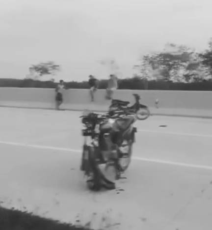 Pengendara Sepeda Motor Tewas Usai Balap Liar di Tol Bangkinang - Pangkalan