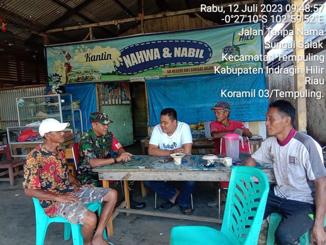 Babinsa Sertu Mistar Koramil 03/Tpl Giat Komsos Bersama Warga Binaan