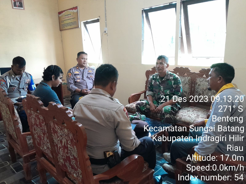 Jaga Hubungan Baik Antara Koramil 07/Reteh Dengan Kapolsek dan Anggota Sungai Batang Melalui Komsos