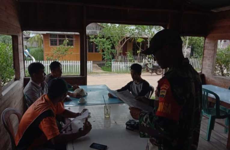 Komsos Sekaligus Komcad Bersama Babinsa Koramil 04/Kuindra