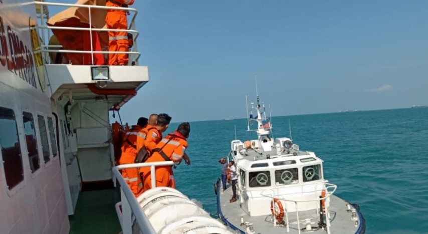 Tugboat Tabrakan dengan Kapal Tanker di Selat Singapura, 2 ABK Hilang