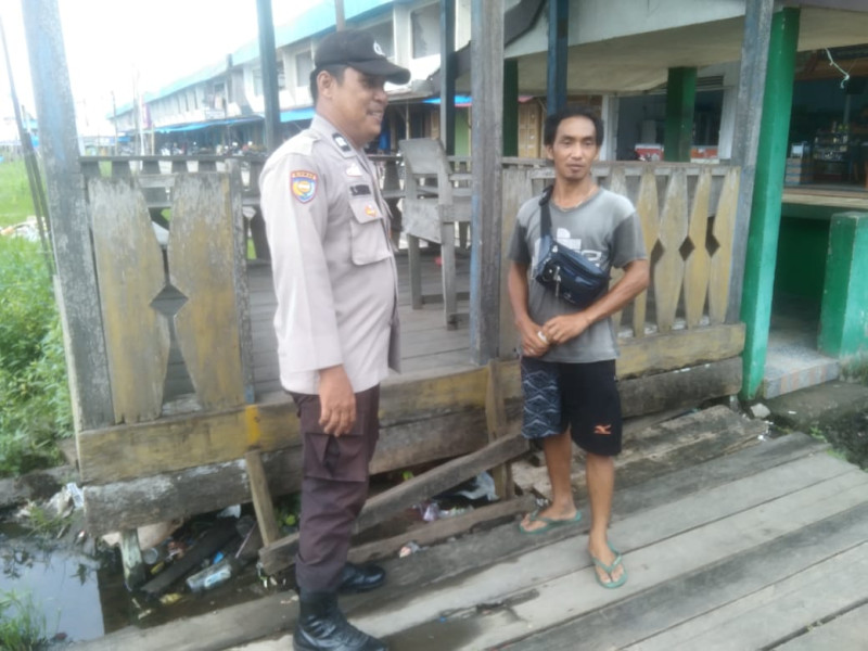 Menjelang Pemilu, Bhabinkamtibmas Desa Simpang Gaung Aiptu Safrizal Zufri Ajak Warga Hindari Berita Hoaks