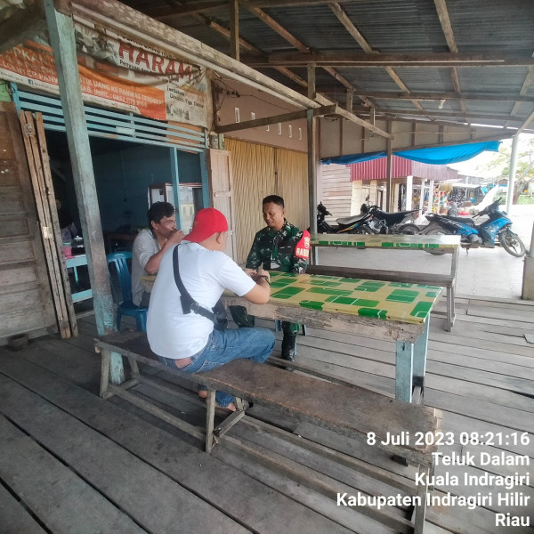 Babinsa Koramil 04/Kuindra Menyampaikan Kepada Warga Agar Dapat Mengutamakan Pendidikan