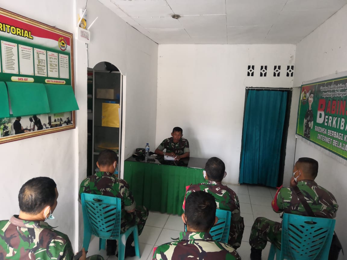 Tumbuhkan Disiplin, Danramil 03/Tempuling Berikan Jamdan Kepada Para Babinsa 
