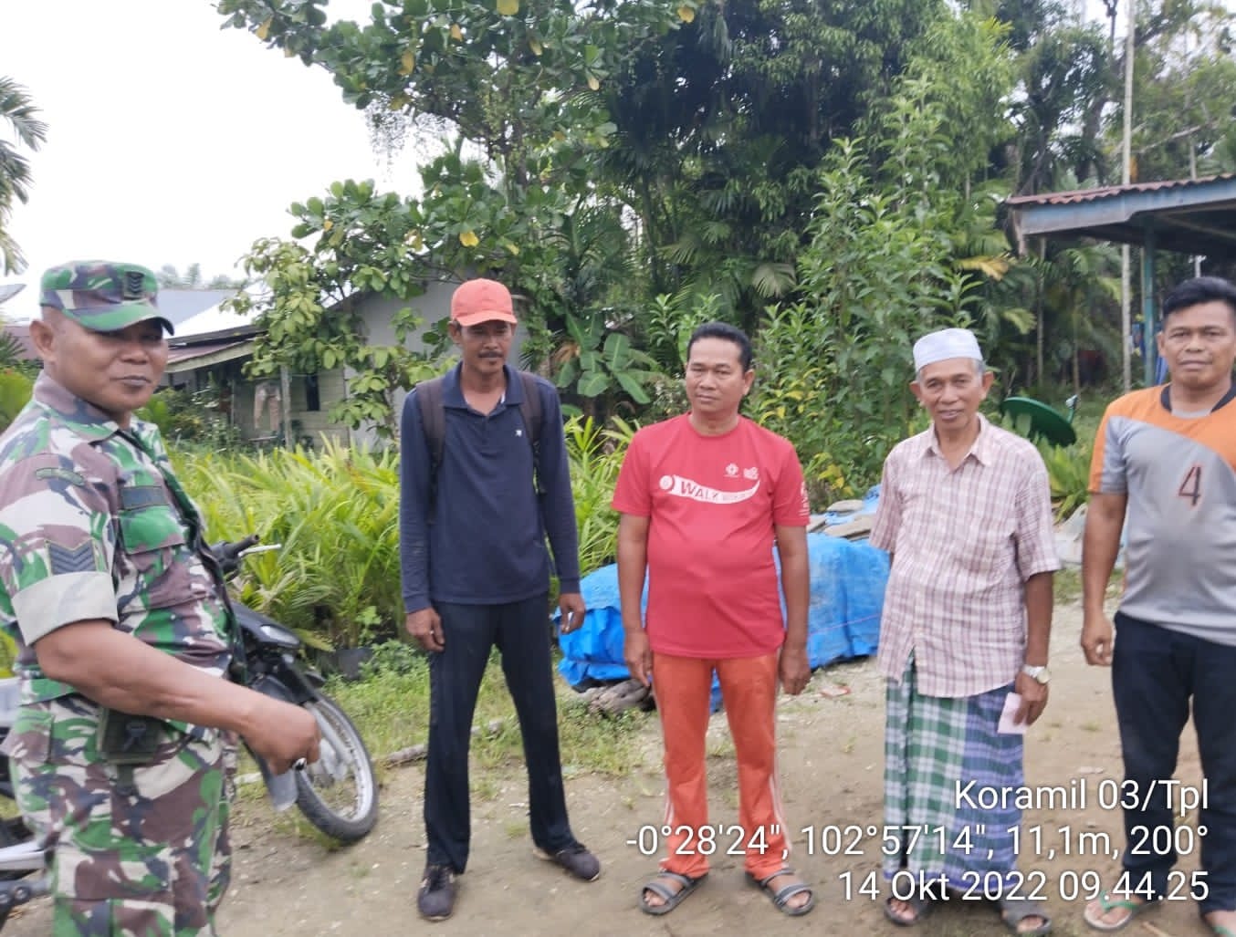 Keakraban Babinsa Sungai Ara Dan Warganya, Tumbuhkan Kekompakan 