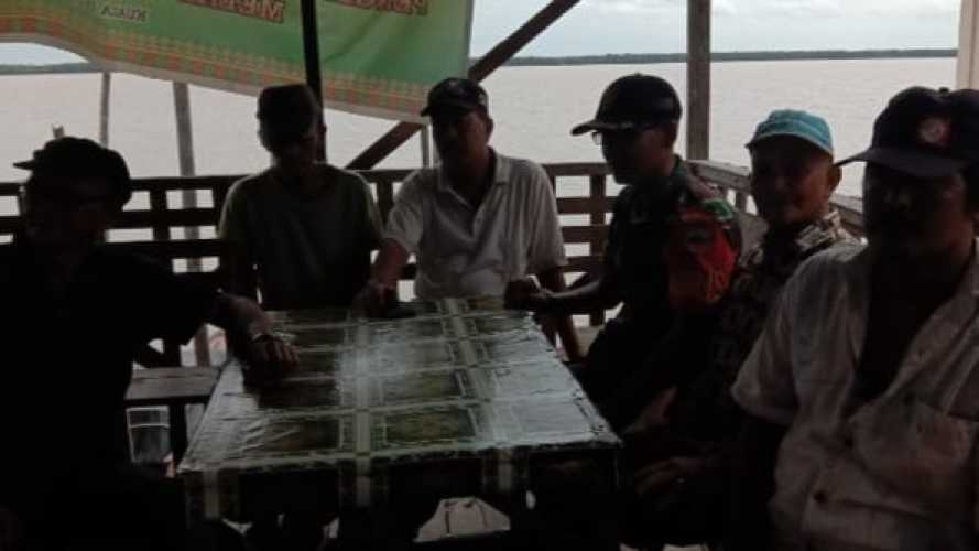 Babinsa Koramil 04/Kuindra Lakukan Himbauan Terkait Pengecekan Arus LIstrik