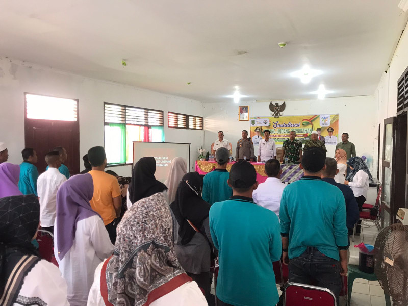 Babinsa Koramil 05/Gas Hadiri Undangan Sosialisasi Pencegahan Pernikahan Dini di Aula Kantor Camat