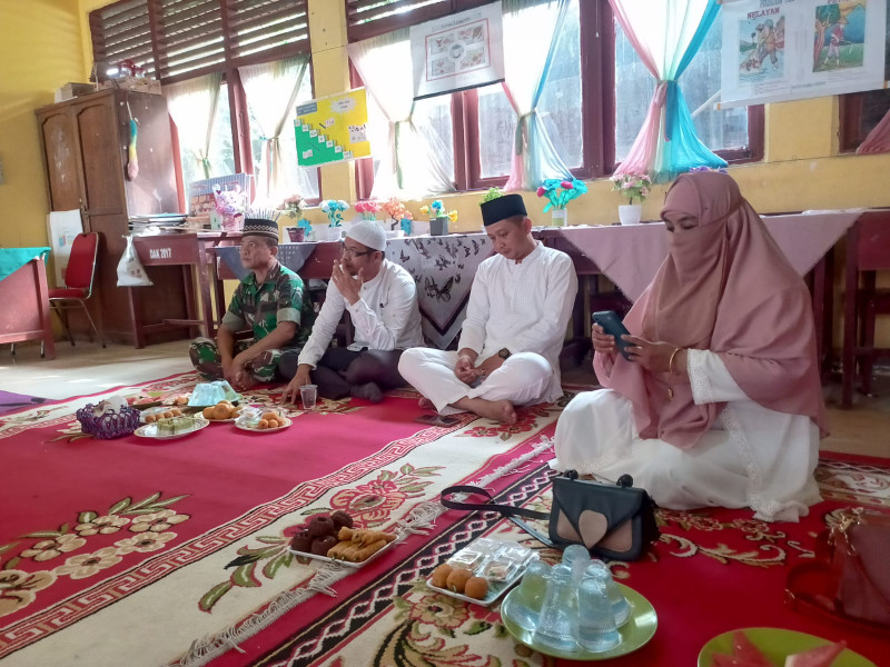 Babinsa 03/Tpl Sertu Maihasan Hadiri Maulid Nabi Muhammad SAW di SDN 001 Sungai Salak