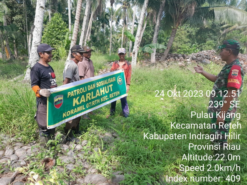 Peduli Terhadap Lingkungan, Babinsa Koramil 07/Reteh Turun Untuk Patroli Karlahut