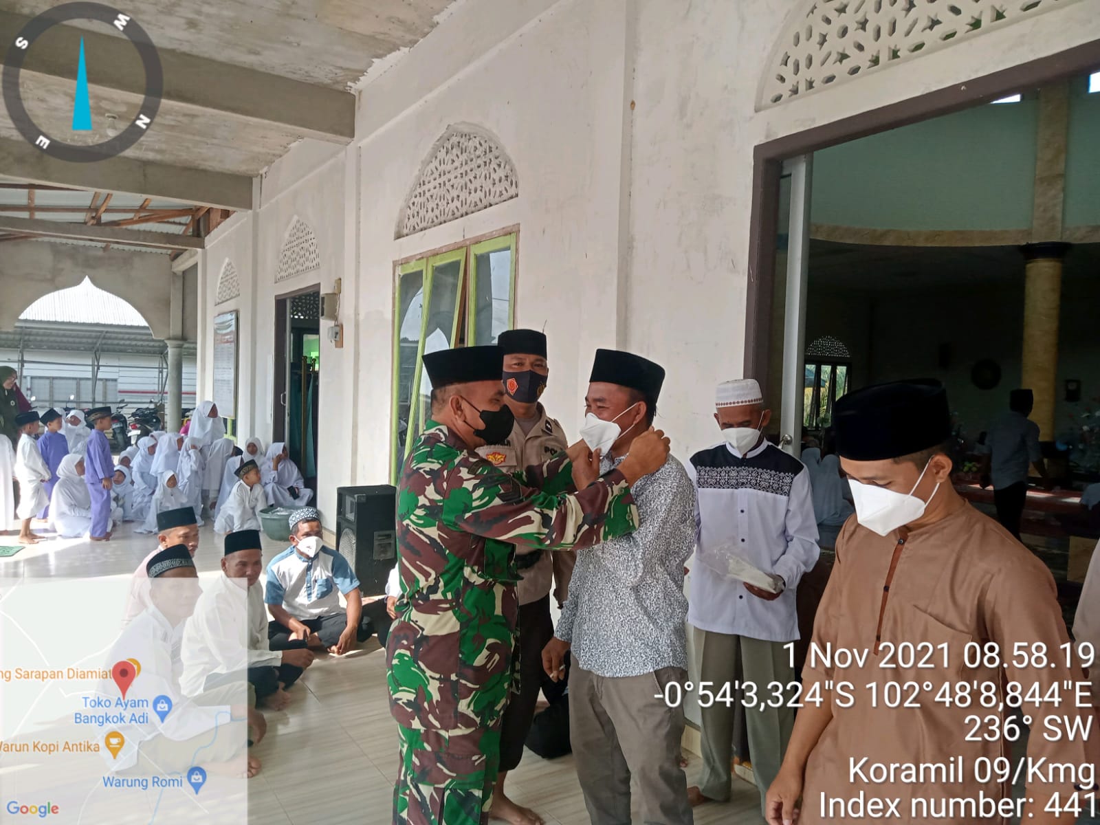 Hadiri Maulid Nabi, Babinsa Koramil 09/Kemuning Ajak Warga Patuhi Protkes