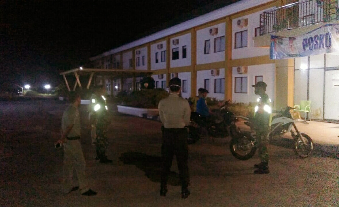 Tim Pengamanan Posko Terpadu Covid-19 Siak Terus Awasi Lokasi Isolasi di Asrama Haji